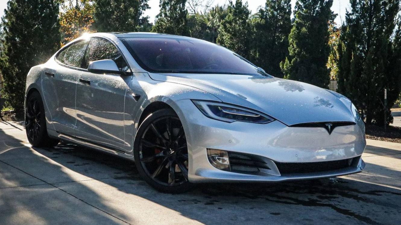 TESLA MODEL S 2018 5YJSA1E22JF243771 image